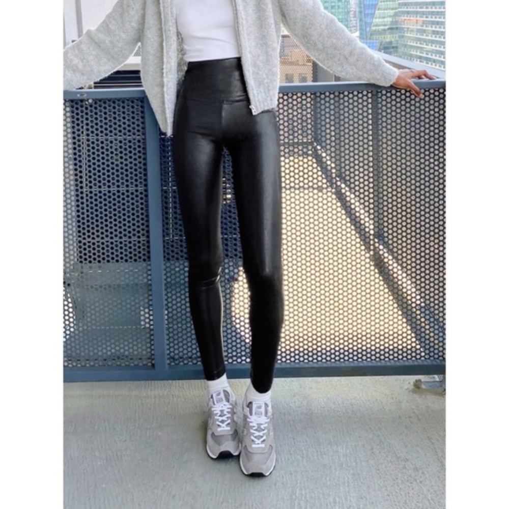 Aritzia // Wilfred Free Daria Leggings